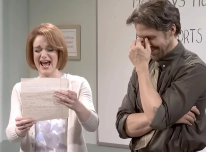 ryan gosling breaks character in snl sketch after surprise last minute changes