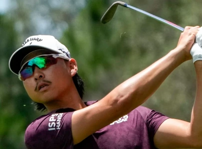 lee grabs australian open lead