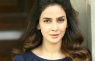 saba qamar goes blue for world children s day saba qamar goes blue for world children s day
