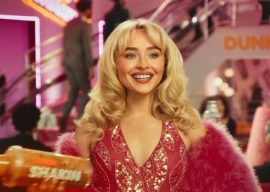 dunkin gives away sabrina carpenter cups with daydream refreshers dunkin gives away sabrina carpenter cups with daydream refreshers