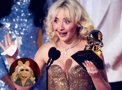 sabrina carpenter arrests miss piggy during short n sweet tour finale