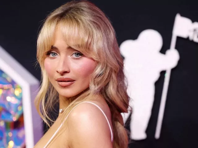 sabrina carpenter dominates global apple music charts with her two singles sabrina carpenter dominates global apple music charts with her two singles