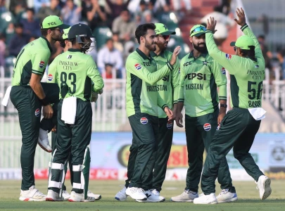 pakistan outspun australia in 1 000th odi after minhas record debut haul