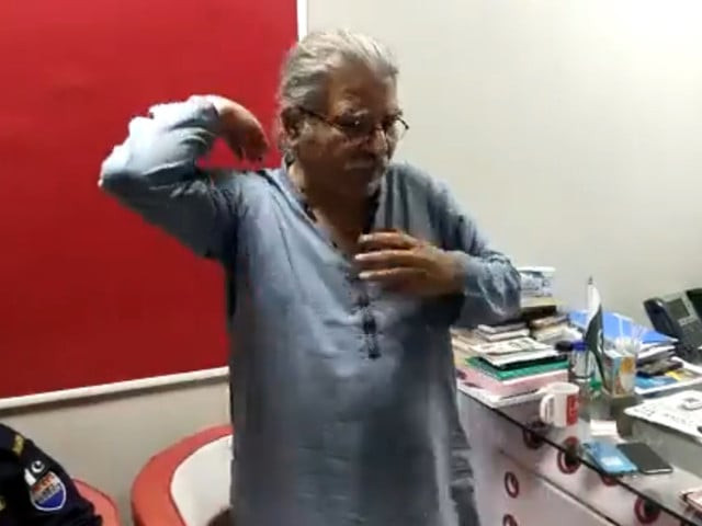 senior journalist and tv anchorperson sami ibrahim recording his statement at police station on july 9 2022 screengrab senior journalist and tv anchorperson sami ibrahim recording his statement at police station on july 9 2022 screengrab