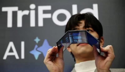 a model poses for photographs with a galaxy z trifold during an event at its store in seoul south korea december 2 2025 reuters a model poses for photographs with a galaxy z trifold during an event at its store in seoul south korea december 2 2025 reuters