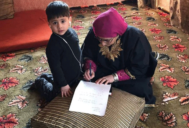 Shareefa Wafai of Srinagar fills out a subscription on February 2017. PHOTO COURTESY: CNN