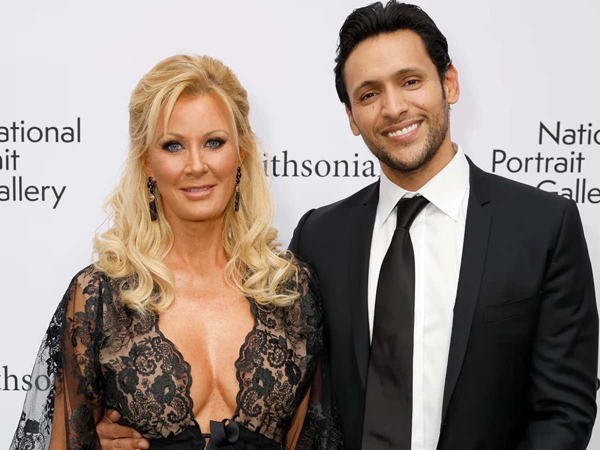 sandra lee sparks engagement rumours after appearing without ring