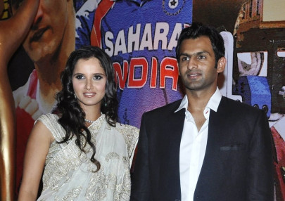 sania mirza caught in indo pak war with husband sania mirza caught in indo pak war with husband