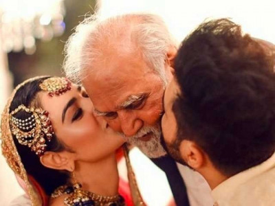 sarah khan pens heartfelt note for late parents