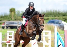 british equestrian rider sarah yorke 37 dies following a tragic fall at an eventing trial