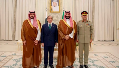 defence minister of kingdom of saudi arabia khalid bin salman al saud from l prime minister shehbaz sharif crown prince muhammad bin salman bin abdulaziz al saud and chief of army staff field marshal asim munir in a photo after the signing ceremony of defence agreement between pakistan and saudi arabia in riyadh on september 17 photo pid