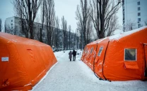 russian airstrike kills one injures 15 in kyiv kharkiv hit with 25 drones