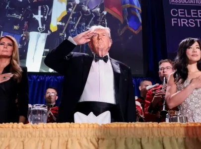 thuds an eerie silence then chaos at trump dinner with white house journalists