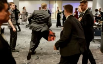 trump s security again faces scrutiny after press dinner shooting