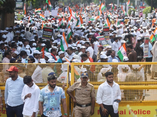 Police detain Indian opposition leader Rahul Gandhi at poll chief protest