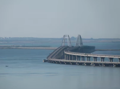 russian oil tanker breaks apart in storm spilling oil into kerch strait 1 dead