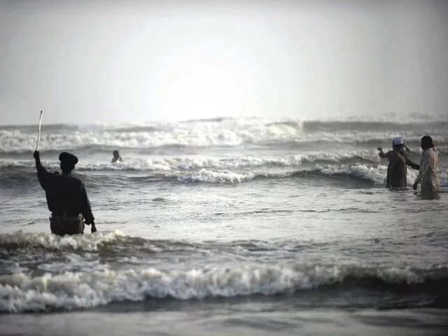 the notification states that large and dangerous waves are forming near the coast in karachi posing a risk to the lives of those swimming in the sea photo express file the notification states that large and dangerous waves are forming near the coast in karachi posing a risk to the lives of those swimming in the sea photo express file