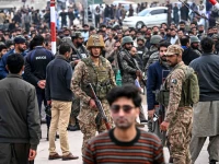 security personnel stand guard outside a mosque following an explosion in islamabad on february 6 2026 photo afp