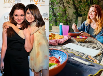 selena gomez reunites with jennifer stone from wizards of waverly place selena gomez reunites with jennifer stone from wizards of waverly place