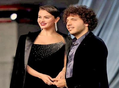 selena shines in the dark once more selena shines in the dark once more