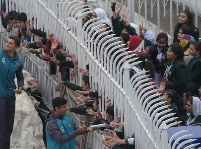 shaheen afridi vows to take selfies after claiming fifer against india