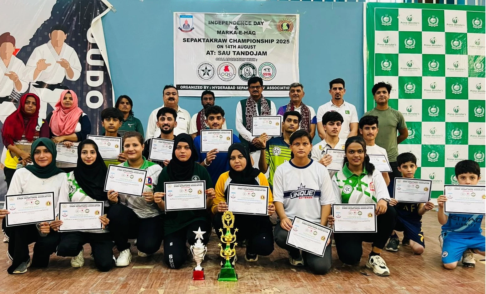 sepaktakraw players at the prize distribution ceremony of the independence day championship at sindh agriculture university photo sindh sepaktakraw