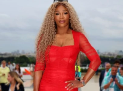 serena williams revives iconic denim look for wyn beauty launch pays homage to 2004 u s open