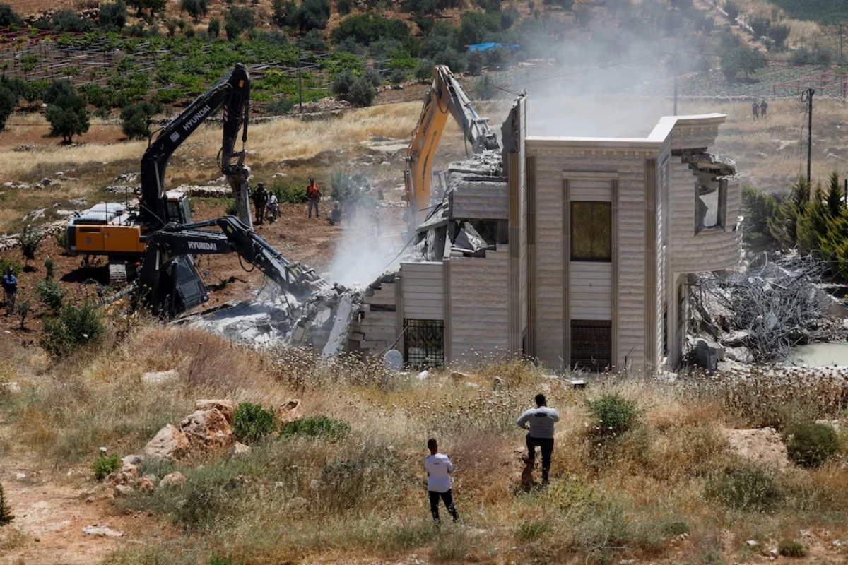 Thousands displaced as Israeli army continues offensive in West Bank's Hebron
