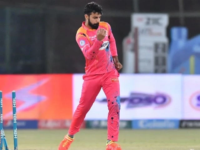 shadab crowned as most valuable player at psl fans choice awards shadab crowned as most valuable player at psl fans choice awards
