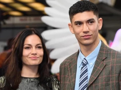 shadow and bone actor archie renaux confirms engagement to longtime girlfriend annie o hara shadow and bone actor archie renaux confirms engagement to longtime girlfriend annie o hara