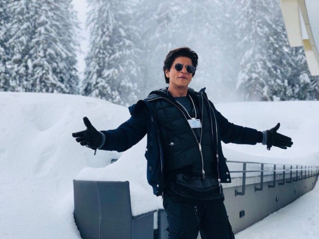 bollywood superstar shah rukh khan celebrates 59th birthday with family fans bollywood superstar shah rukh khan celebrates 59th birthday with family fans