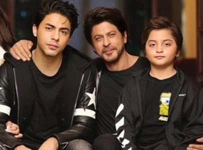 shah rukh khan reveals his son looked like this famous actor at birth shah rukh khan reveals his son looked like this famous actor at birth