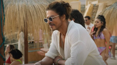 hindu supernatural leader threatens to burn shah rukh khan alive