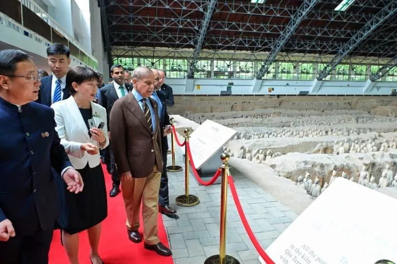 the prime minister visits the famous chinese terracotta warriors museum in china photo app the prime minister visits the famous chinese terracotta warriors museum in china photo app