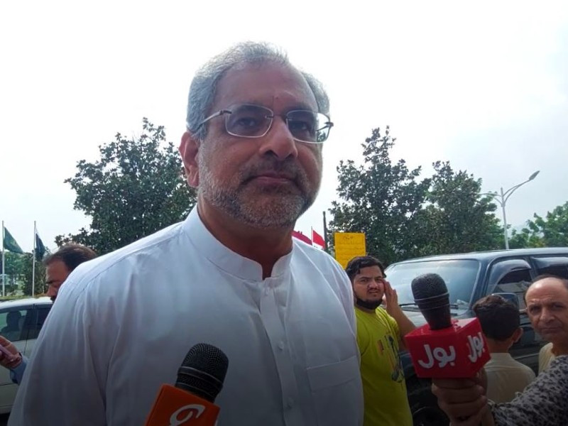 former prime minister shahid khaqan abbasi talking to the media in islamabad on august 9 2023 screengrab