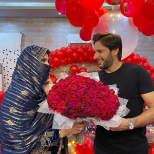 shahid afridi pens heartfelt note for wife on 20th anniversary shahid afridi pens heartfelt note for wife on 20th anniversary