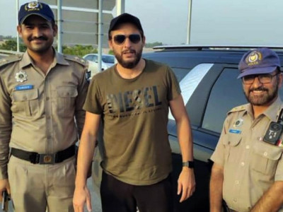 shahid afridi fined for overspeeding on motorway shahid afridi fined for overspeeding on motorway