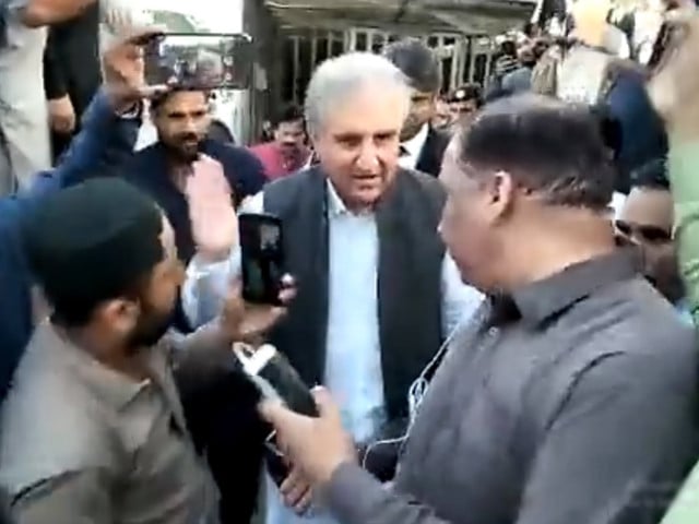 pti vice chairman shah mahmood qureshi is interacting with the media after his release from adiala jail on june 6 2023 screengrab