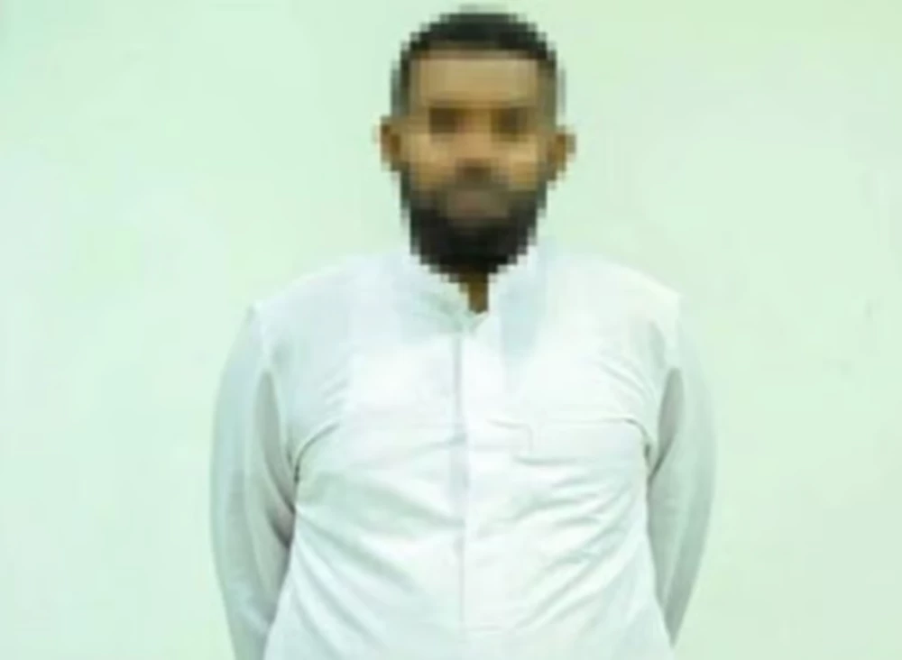 the beggar was arrested while gaining sympathy and money near a mosque photo gulf news the beggar was arrested while gaining sympathy and money near a mosque photo gulf news