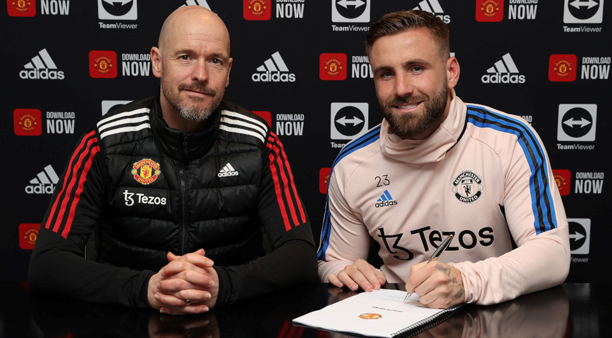 Shaw extends Man Utd contract