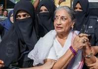 police allegedly use violence and arrest aurat march leader sheema kermani and her companions outside the press club on tuesday photo x