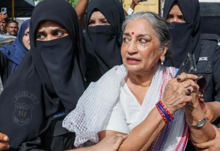 police allegedly use violence and arrest aurat march leader sheema kermani and her companions outside the press club on tuesday photo x