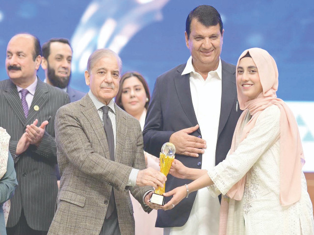 prime minister shehbaz sharif presents the climate champions awards to youth for their contributions to climate preservation during the commonwealth asia youth alliance caya conference in islamabad photo ppi