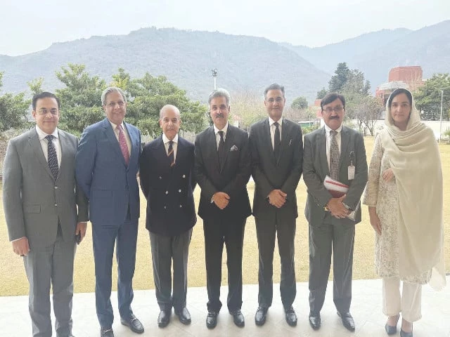 pm shehbaz sharif poses for a group photograph with chief justice yahya afridi and others during a visit to the supreme court photo ppi pm shehbaz sharif poses for a group photograph with chief justice yahya afridi and others during a visit to the supreme court photo ppi