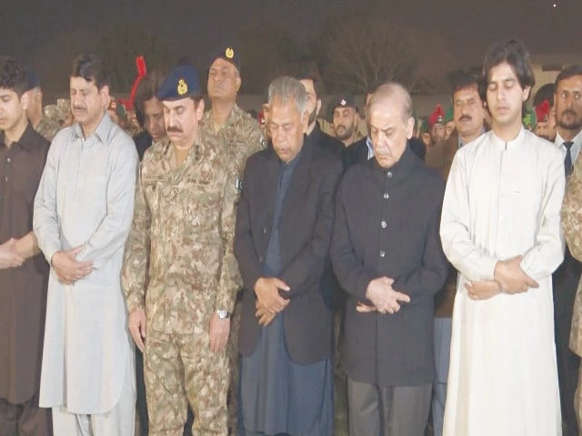 prime minister shehbaz sharif offers funeral prayers for lt muhammad hassaan ashraf in lahore photo online prime minister shehbaz sharif offers funeral prayers for lt muhammad hassaan ashraf in lahore photo online