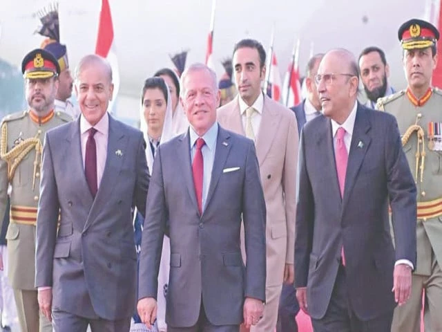 president asif ali zardari and pm shehbaz sharif welcome jordan s king abdullah ii upon his arrival in islamabad ppp chairman bilawal bhutto zardari and first lady aseefa bhutto also seen in the picture photo online