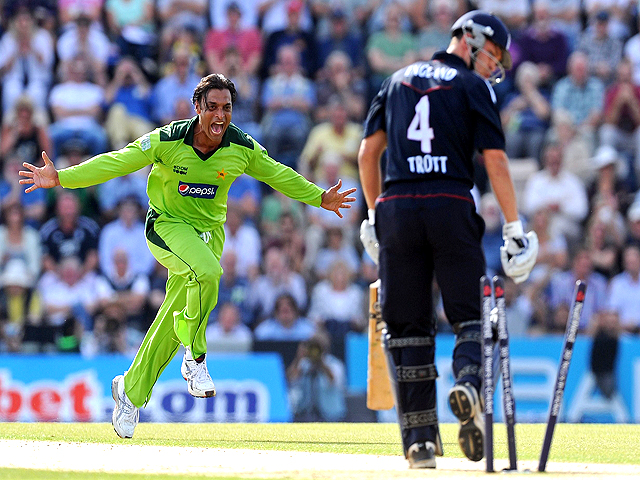 shoaib akhtar accused of ball tampering