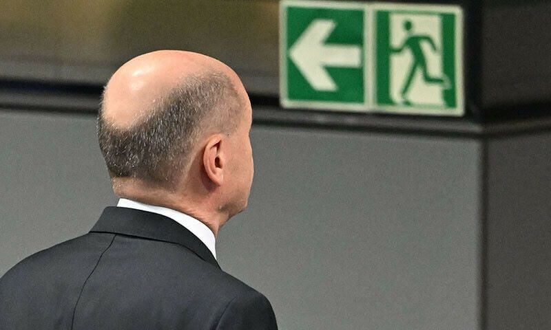 german chancellor olaf scholz walks towards an exit sign following a vote of confidence against himself in a plenary session at the bundestag in berlin germany on december 16 photo afp