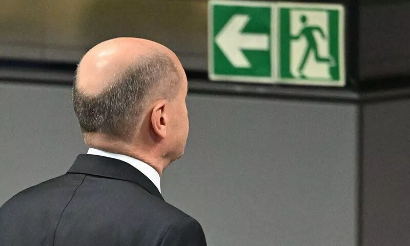 german chancellor olaf scholz walks towards an exit sign following a vote of confidence against himself in a plenary session at the bundestag in berlin germany on december 16 photo afp german chancellor olaf scholz walks towards an exit sign following a vote of confidence against himself in a plenary session at the bundestag in berlin germany on december 16 photo afp