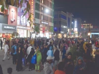 families visit the saddar shopping street along bank road in rawalpindi upholding the tradition of late night eid shopping trips taken during ramazan evenings photo agha mahroz express